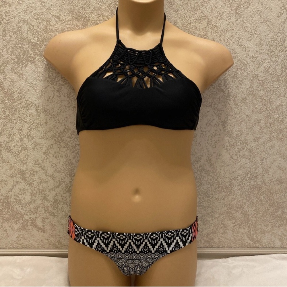 Xhilaration Black and Pink Crochet Bikini Set